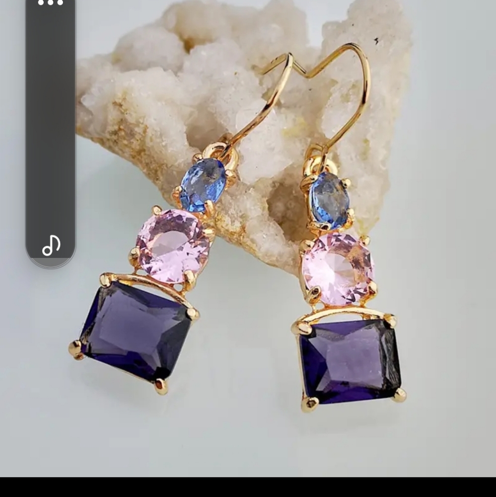 *3 For $10 Item🌟🆕️ Beautiful Zicron Earrings